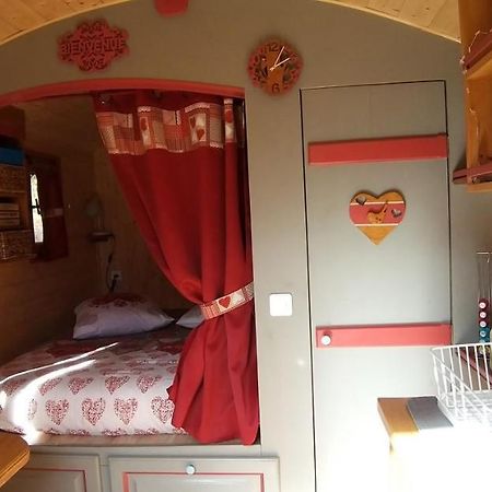 Roulotte Romantique Chauffee En Cevennes Monteils  Zewnętrze zdjęcie